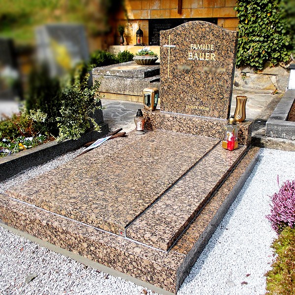 Zechmeister - Exklusives Grabdenkmal aus braunem Granit - Gars am Kamp