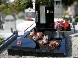 Grabstein vom Steinmetz Zechmeister für Wien Hollabrunn und Niederösterreich - Grabsteine Wien - Steinmetz Wien