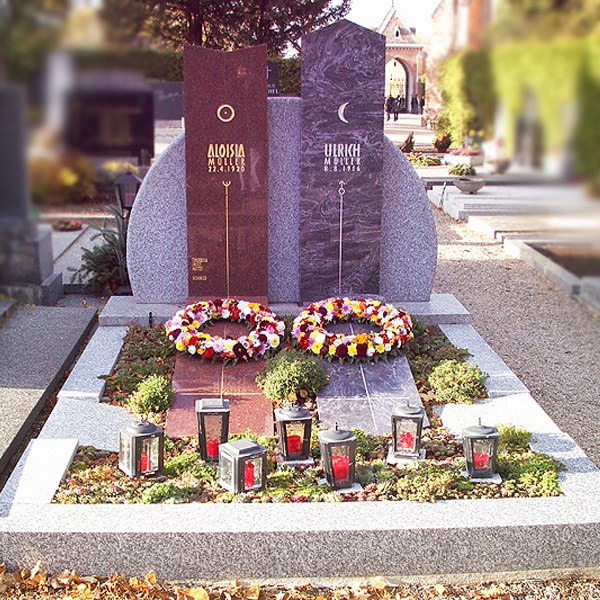 Zechmeister - Persönliches  Grabdenkmal eines Ehepaares - Hollabrunn - Niederösterreich