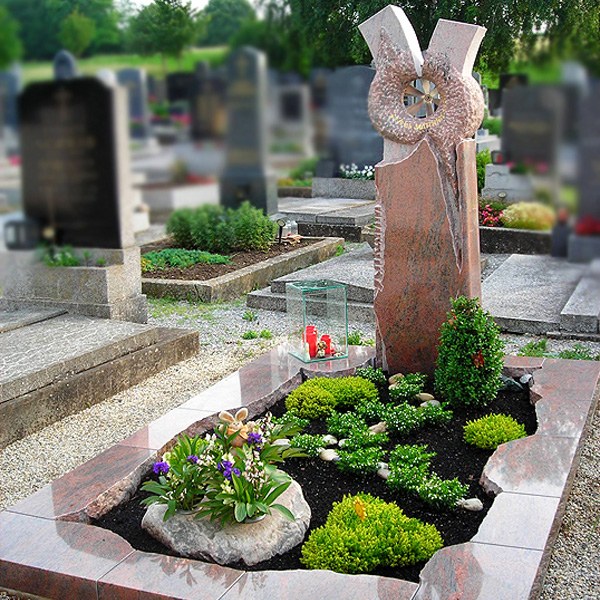 Zechmeister - Besonderes Grabdenkmal "Windrad" mit Glaslaterne - Bogenneusiedl