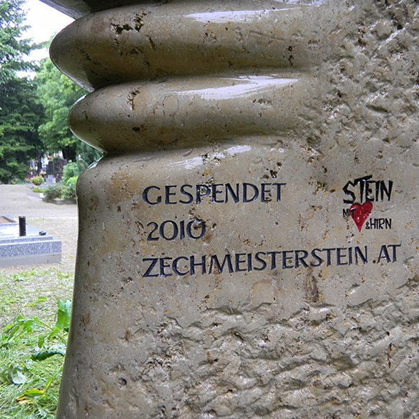 Zechmeister - Grabdenkmal Urnenfriedwald - Hollabrunn - Niederösterreich