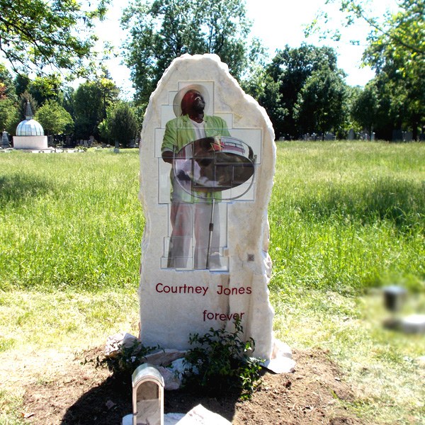Zechmeister - Denkmal für einen Musiker mit seiner Steelpan auf Sölker Marmor - Zentralfriedhof Wien