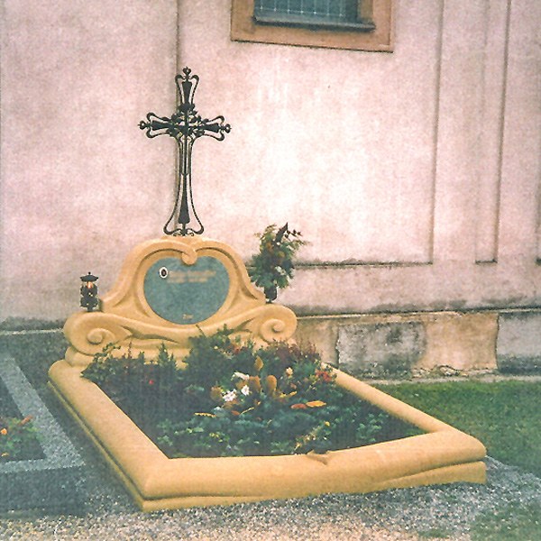 Zechmeister - Künstlerisches Sandsteingrab mit Kreuzsockel - Oberleis