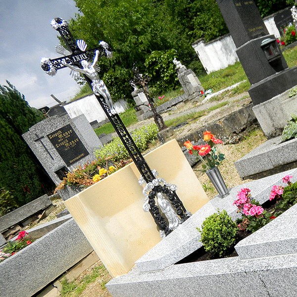 Zechmeister - Sandstein Kreuzsockel in Buchform für Schmiedeeisenkreuz - Oberthern