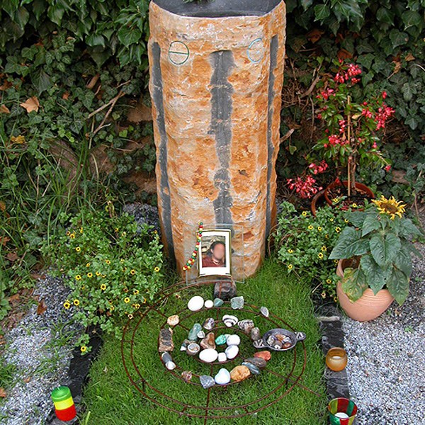 Zechmeister - Urnengrab mit Wasserrinnsal - Gars am Kamp - Waldviertel