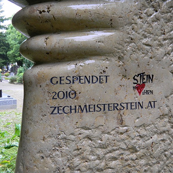 Zechmeister - Urnenfriedwald - Urnenstele - Hollabrunn