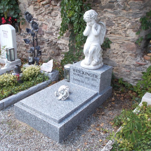 Zechmeister - Urnengrab mit weißem Engel - Gars am Kamp