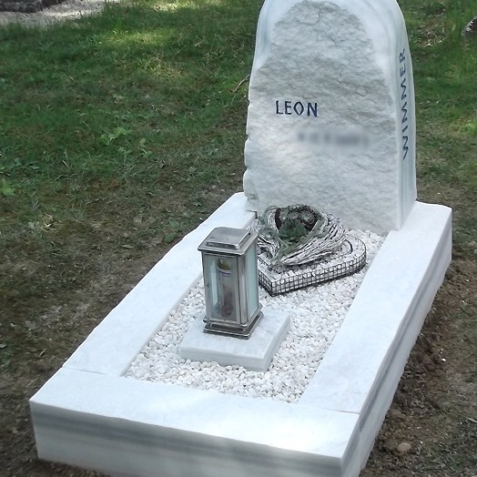 Zechmeister - Kindergrab aus Marmor - Hollabrunn