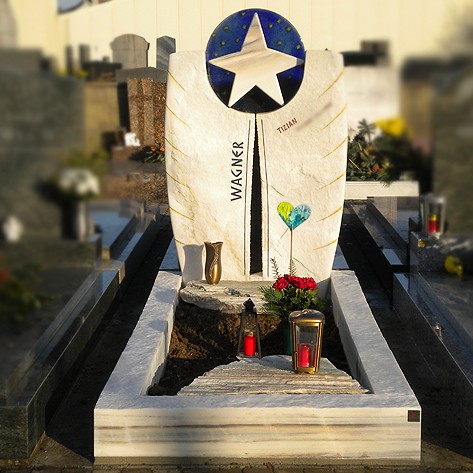 Zechmeister - Individuelles Kindergrab mit blauem Glas und Stern - Langenrohr