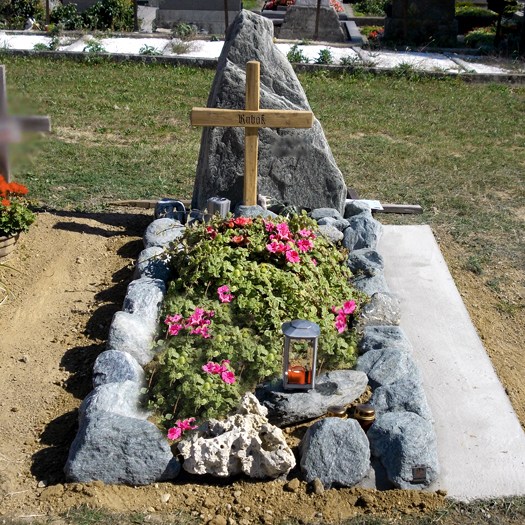 Zechmeister - Felsengrab mit Holzkreuz  - Retz