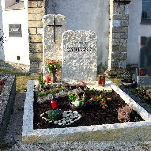 Zechmeister - Grabdenkmal aus Kalkstein - Oberleis - Weinviertel