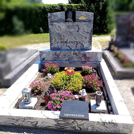 Zechmeister - Besonderes Grabdenkmal mit Ritzung des Verstorbenen - Kirchberg