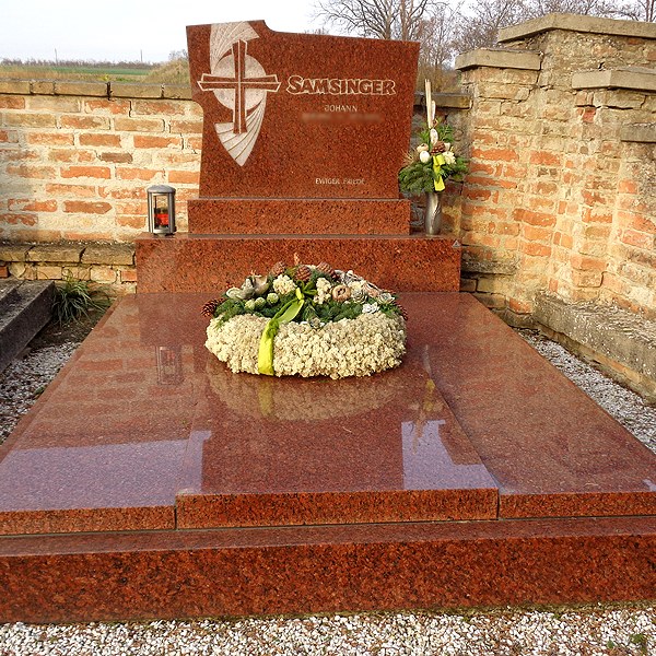 Zechmeister - Familiengrab aus rotem Granit - Immendorf