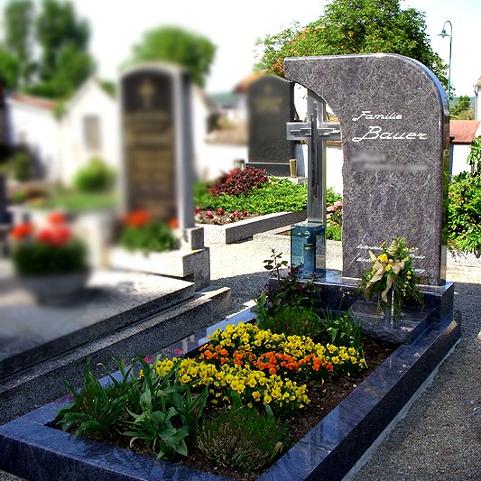 Zechmeister - Besonderer Grabstein mit Edelstahlkreuz und blauer Glaslaterne - Obermarkersdorf - Niederösterreich