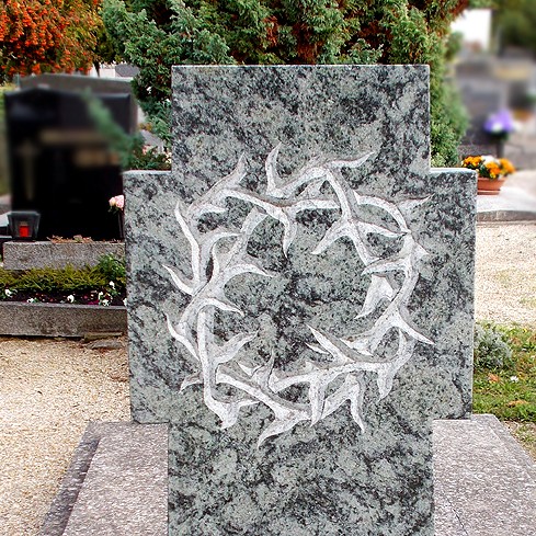 Zechmeister - Moderner Grabstein aus grünem Granit mit Dornenkrone - Würnitz - Niederösterreich